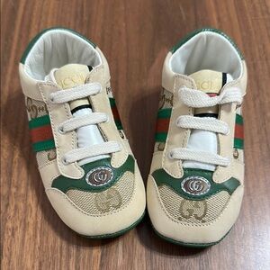 GUCCI BEIGE SCREENER LACED LOGO SNEAKERS NWOT